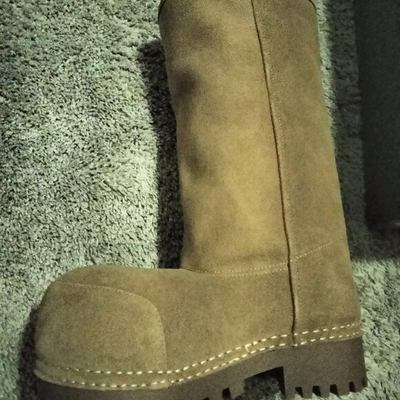 Balenciaga Alaska Fur Boot - Picture 9 of 9